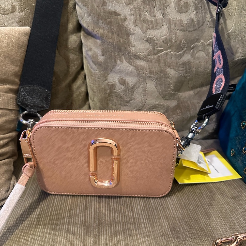 Marc Jacobs Pink Crossbody Bag with Smooth Leather and Gold Hardware
